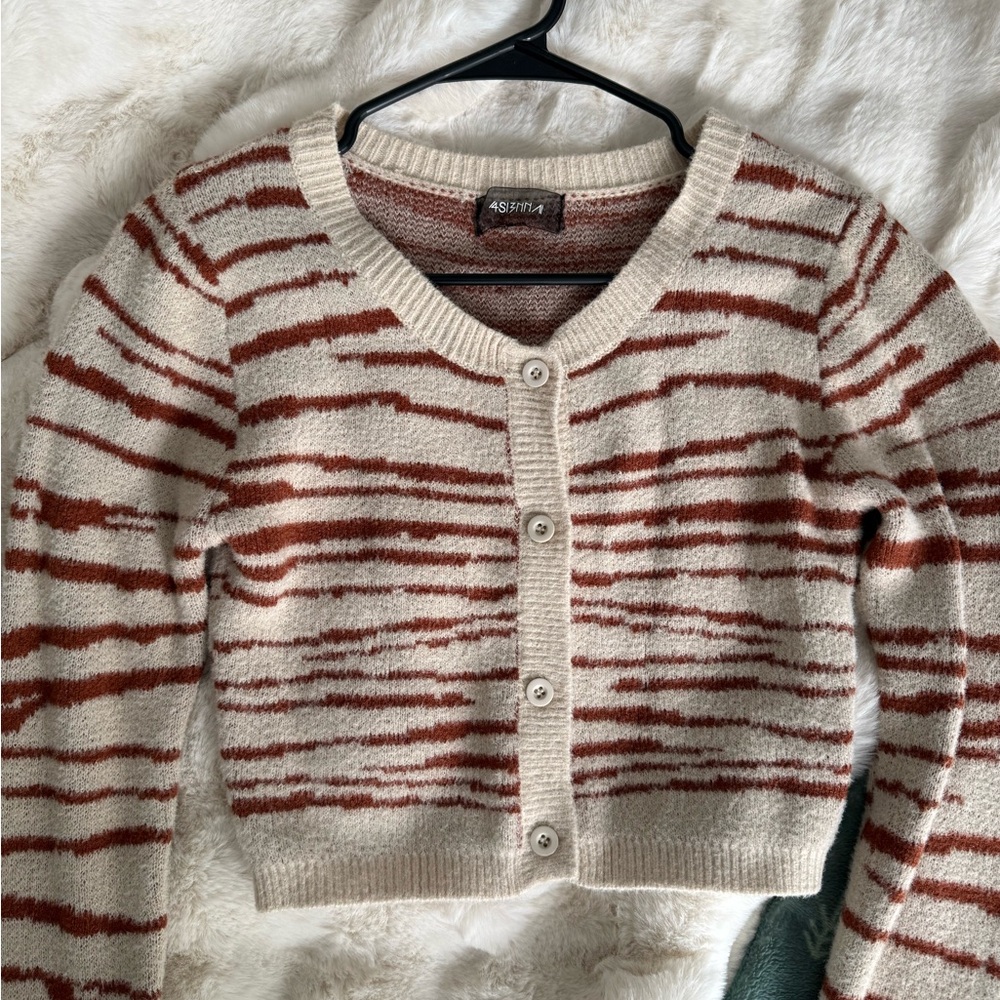 4SI3NNA Striped Cream and Brown Crop Sweater